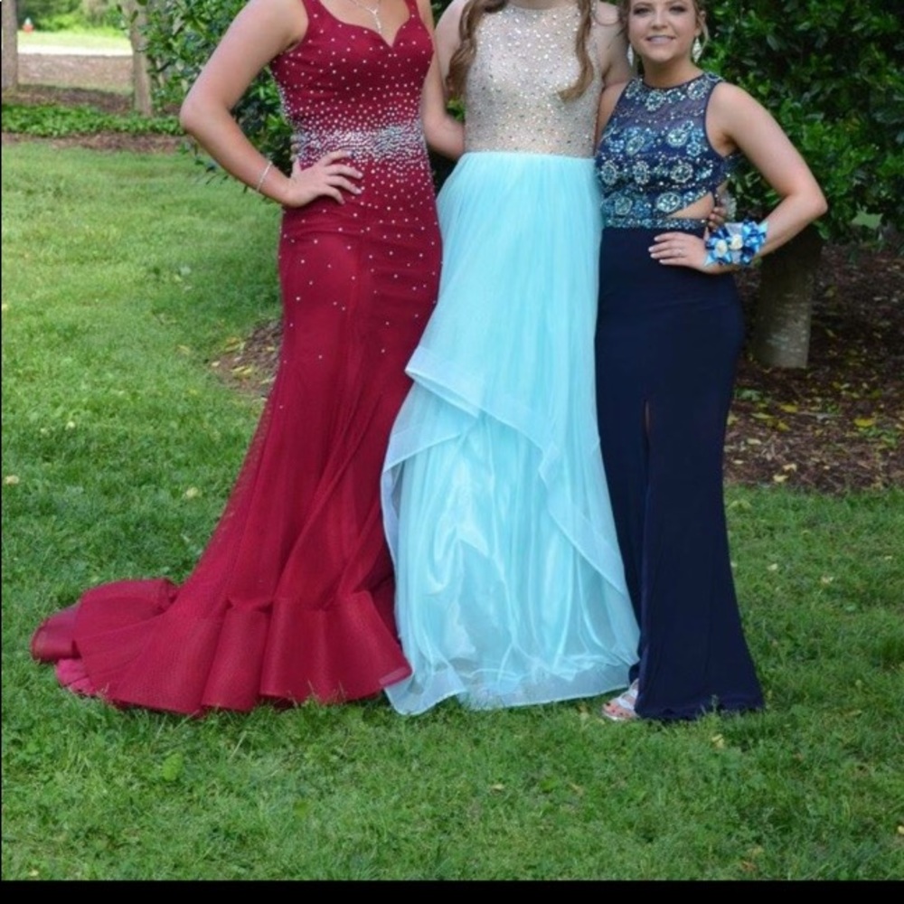 BEAUTIFUL prom dress - Picture 7 of 8